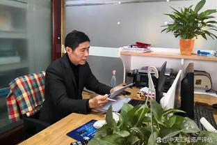 瓦拉内：齐心协力拿到艰难的1分，我们会保持低调、争取赢得更多